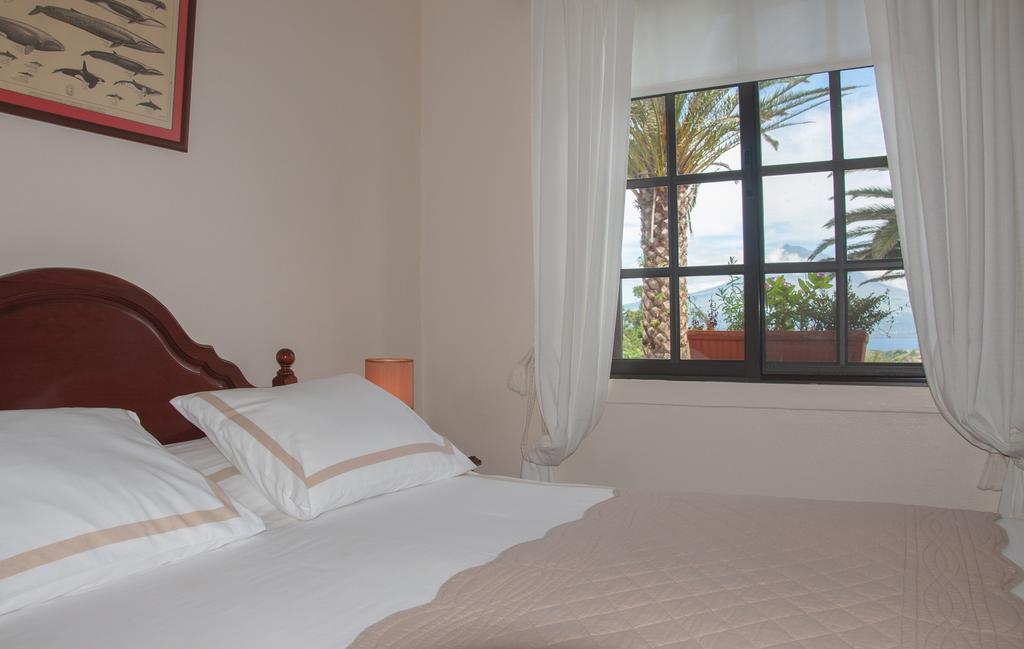 Vila Belgica Bed & Breakfast Horta  Cameră foto