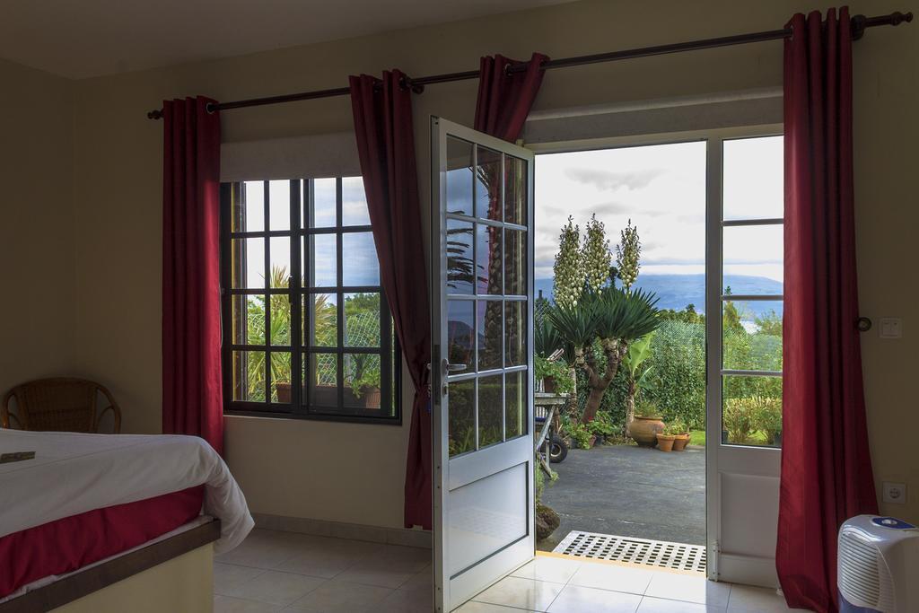 Vila Belgica Bed & Breakfast Horta  Cameră foto
